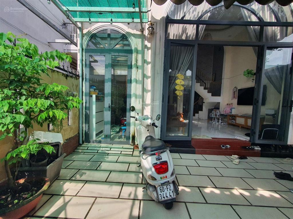 Nhà đẹp ngang 7m dài 17m. giá hiếm có chỉ hơn 8 tỷ tại trung tâm quận 2. xe hơi đậu trong nhà