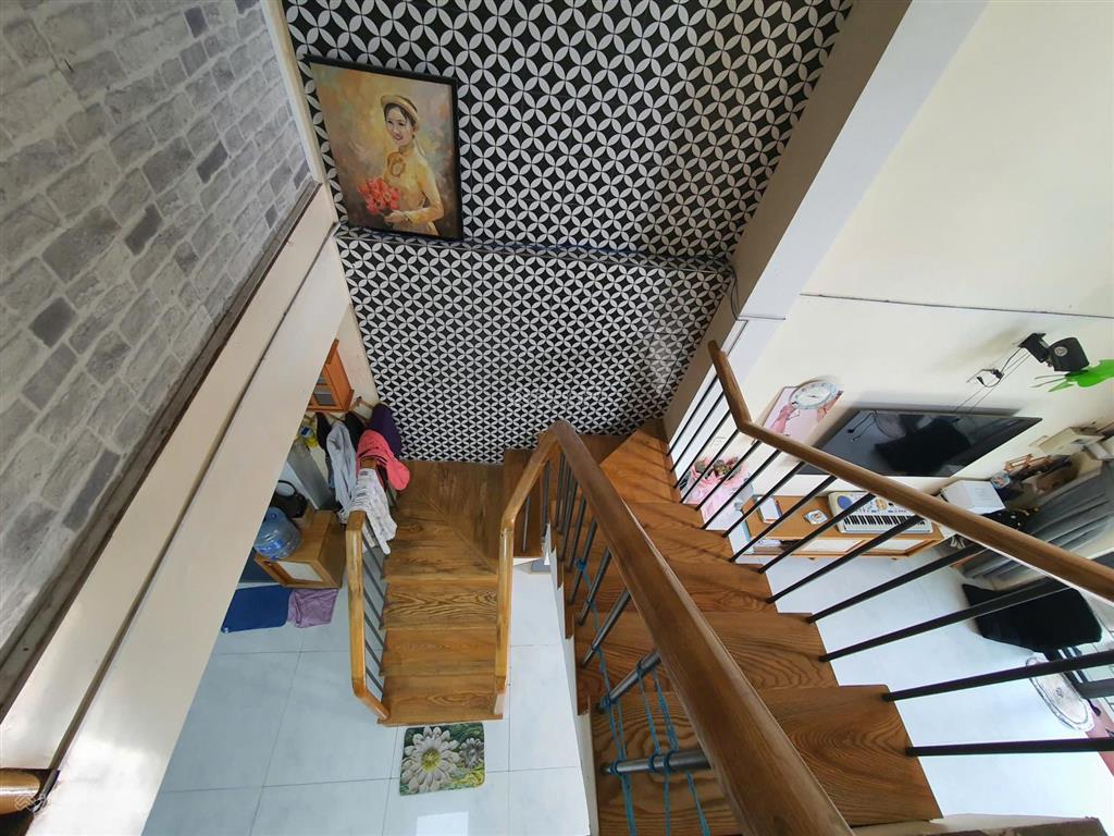 Nhà đẹp ngang 7m dài 17m. giá hiếm có chỉ hơn 8 tỷ tại trung tâm quận 2. xe hơi đậu trong nhà