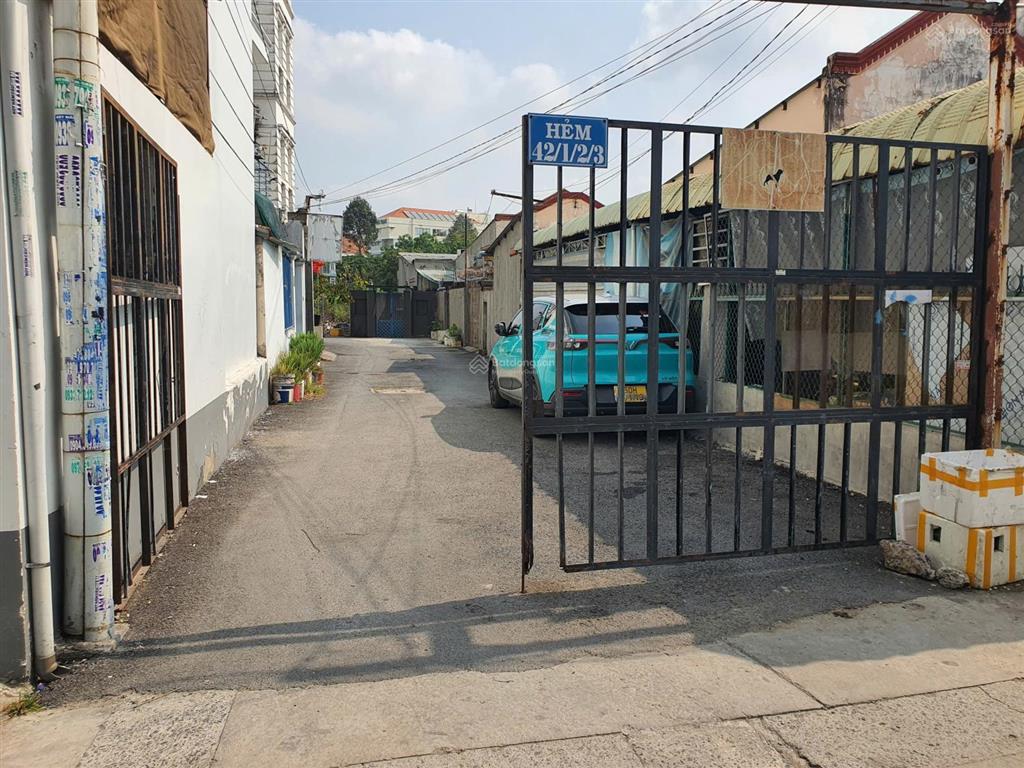 Nhà căn góc 2 mặt tiền thông thoáng, hẻm xe hơi cách lê văn thịnh 50m. sổ hồng công chứng ngay