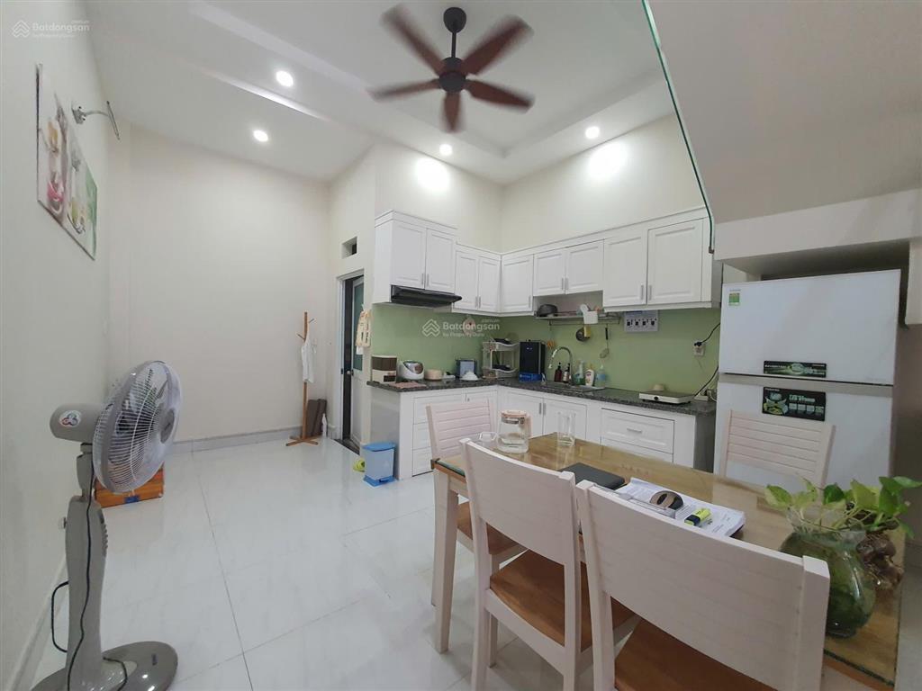 Nhà đẹp 3pn 4wc xe hơi đậu cửa ngay bình trưng tây. để lại nội thất, sổ hồng công chứng trong ngày
