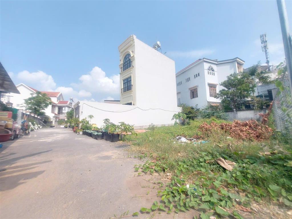 Đất hiếm khu phân lô đẹp cách nguyễn thị định chỉ 30m. đường xe oto tới đất.sổ hồng công chứng ngay