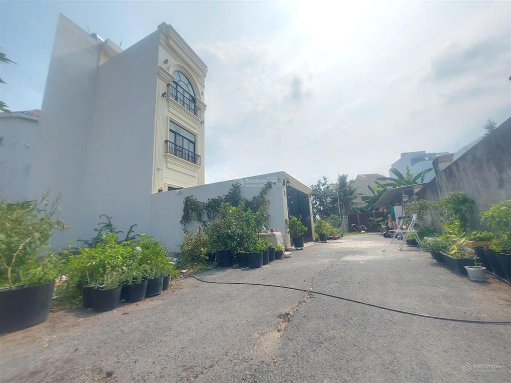 Đất hiếm khu phân lô đẹp cách nguyễn thị định chỉ 30m. đường xe oto tới đất.sổ hồng công chứng ngay