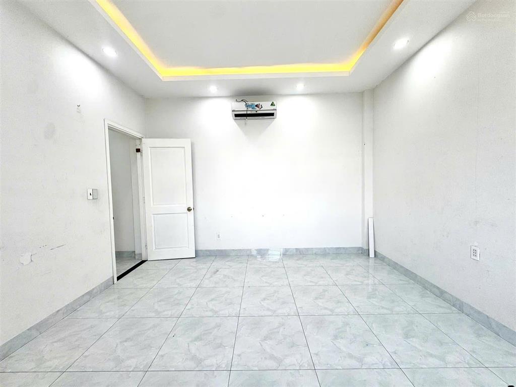 Nhà 4 tầng mặt tiền kinh doanh, đường số rộng rãi 2 xe oto tránh nhau. 4pn 3wc công năng tối ưu