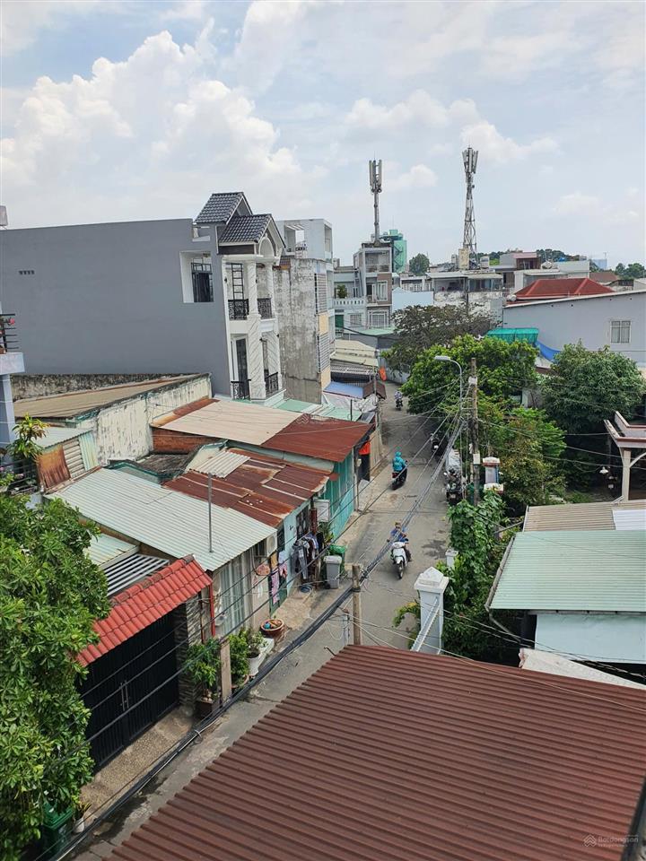 Nhà 3 tầng mặt tiền đường lớn xe hơi thông thoáng. xe 16 chỗ đậu trong nhà. sổ hoàn công đầy đủ