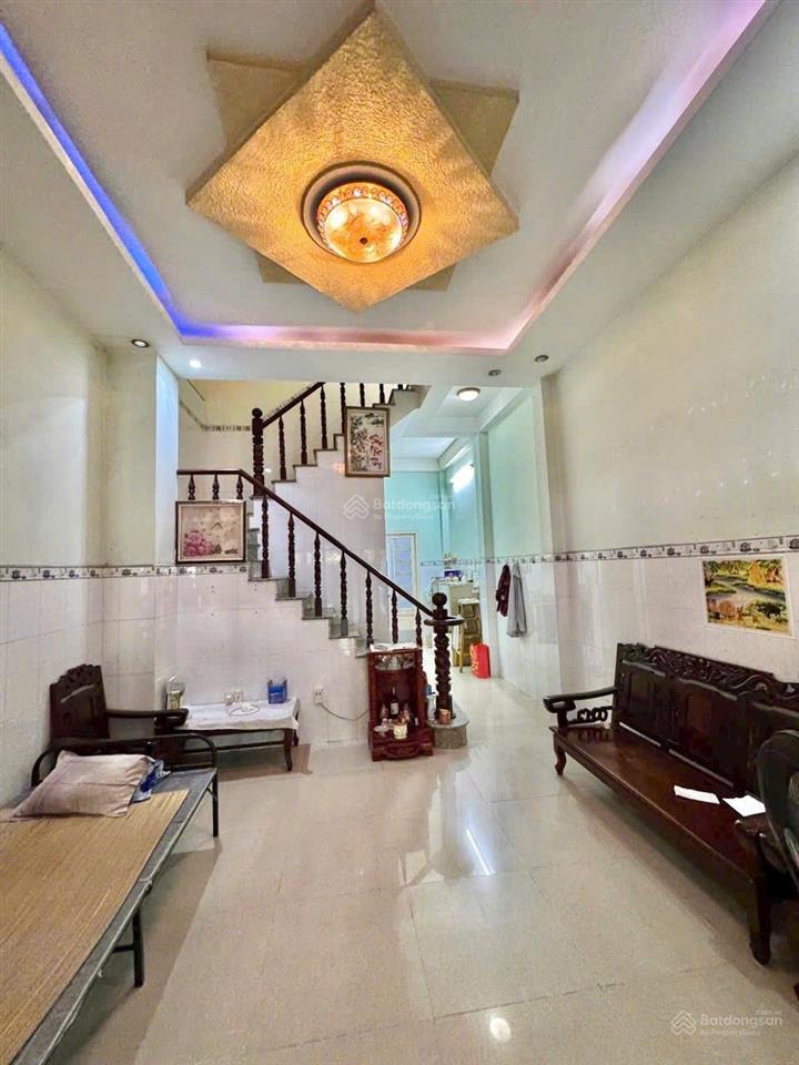 Nhà 3 tầng mặt tiền đường lớn xe hơi thông thoáng. xe 16 chỗ đậu trong nhà. sổ hoàn công đầy đủ