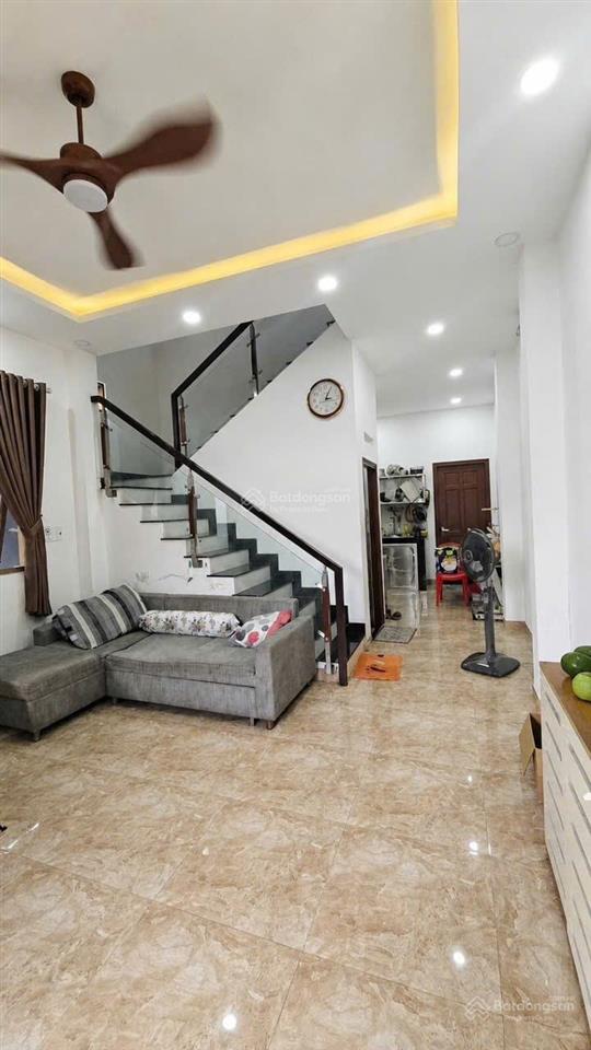 Nhà đẹp 3 tầng 6mx17.5m gần bệnh viện lê văn thịnh. đường xe hơi rộng rãi, sổ sẵn công chứng ngay