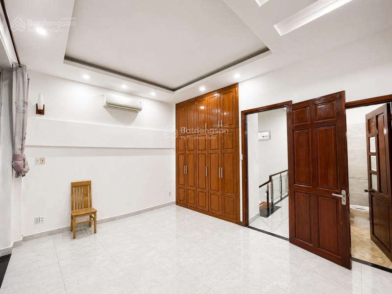 Nhà mặt tiền kinh doanh, văn phòng công ty trung tâm quận 2. đường lộ giới 12m xe hơi thông suốt