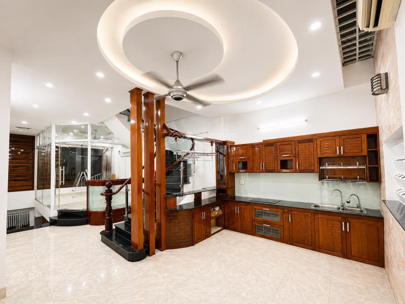 Nhà mặt tiền kinh doanh, văn phòng công ty trung tâm quận 2. đường lộ giới 12m xe hơi thông suốt