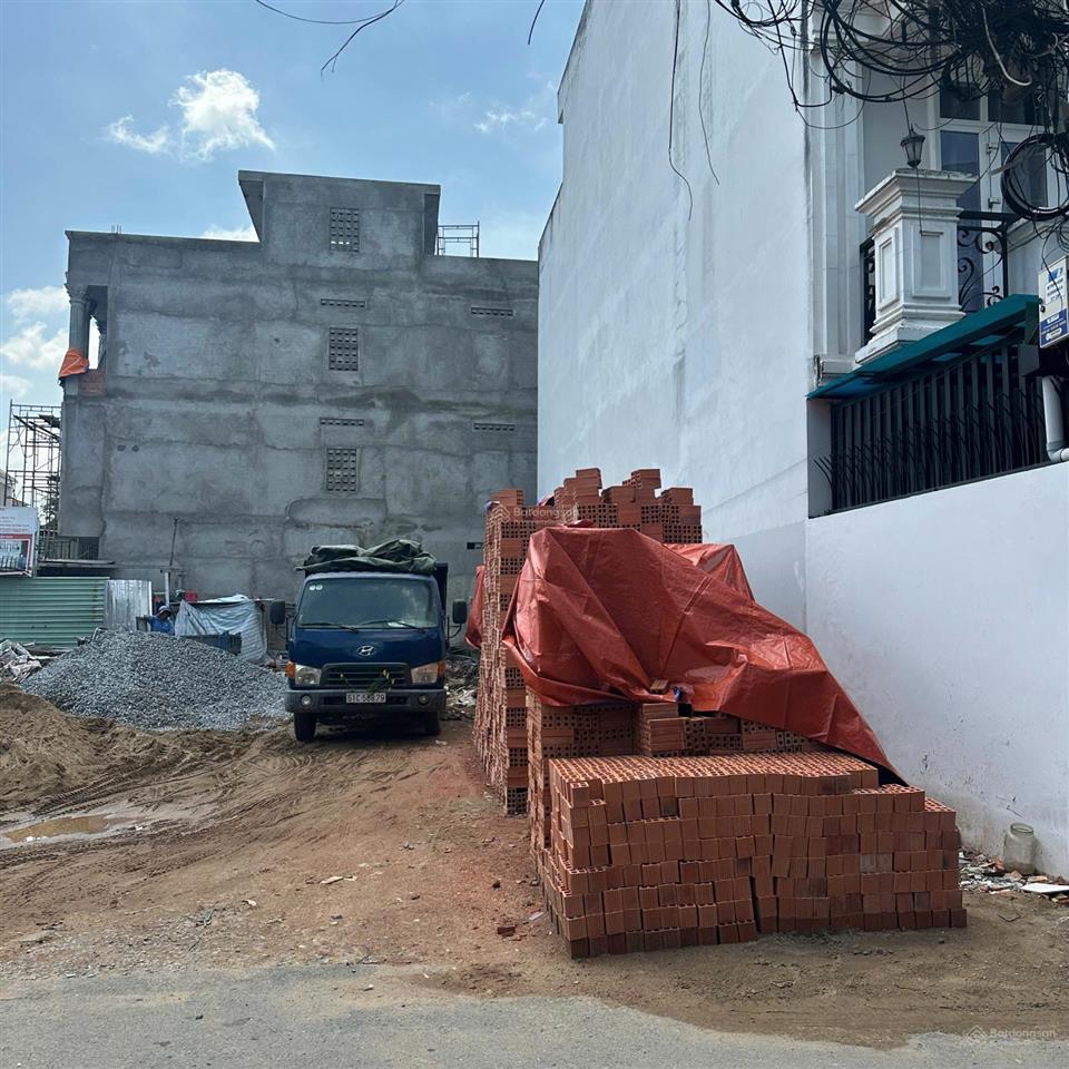 Đất đẹp 5mx23m khu đồng bộ, đường xe hơi ngay bv lê văn thịnh. ngang 5m xây nhà, văn phòng cực đẹp