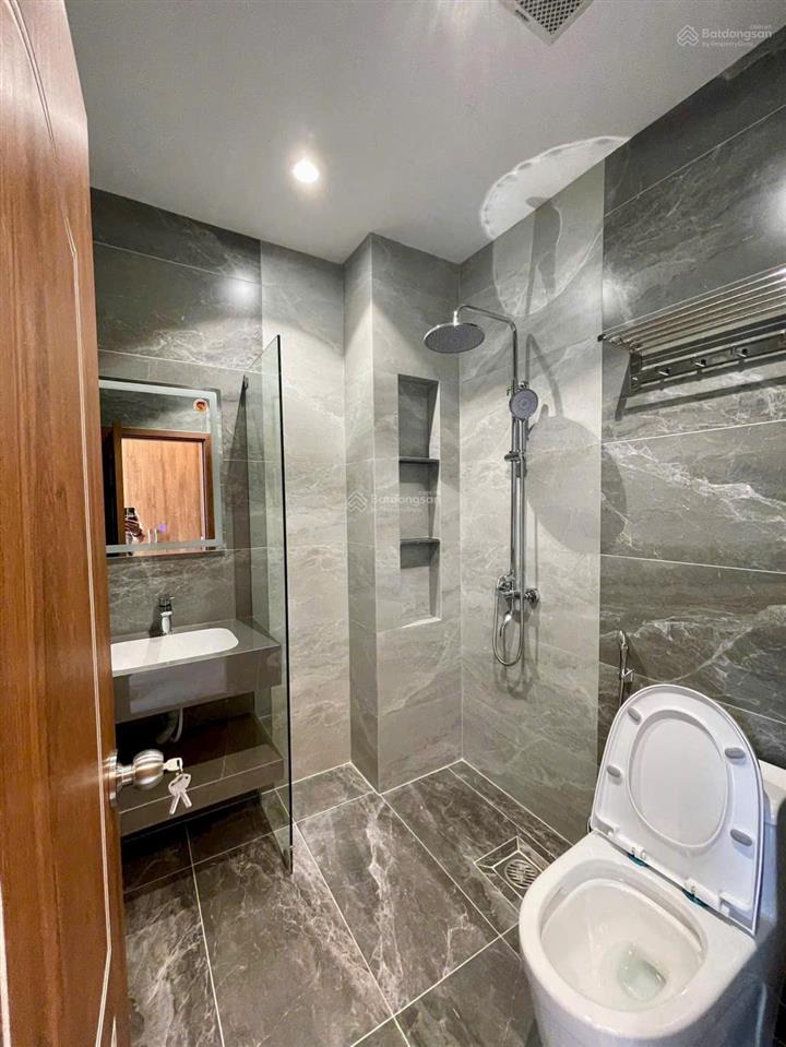 Nhà mới 4 tầng 5pn 6wc cực đẹp sát nguyễn duy trinh. có thang máy, gara oto, nội thất xịn xò