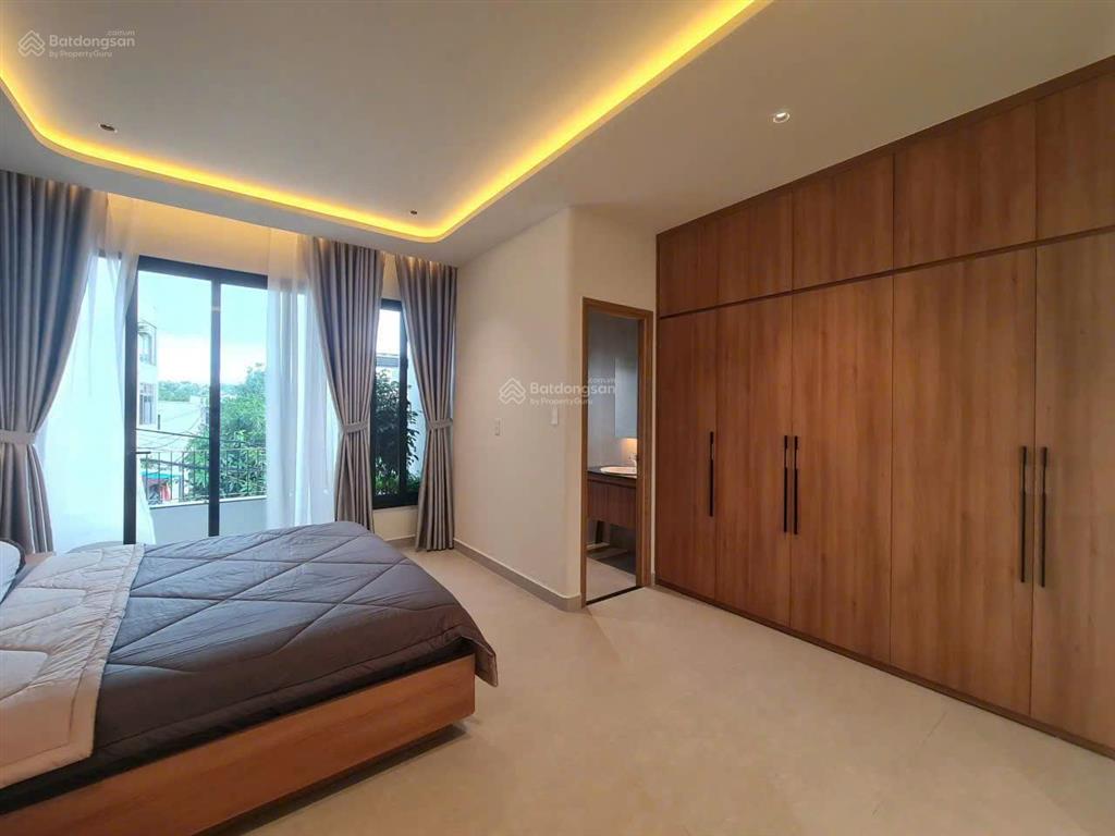 Nhà 3 tầng mới tinh. ngang hơn 5m rộng rãi. tặng full nội thất cao cấp. cách vòng xoay an phú 100m