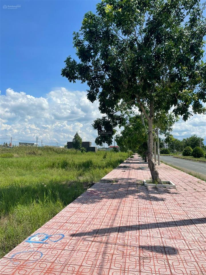 Bán lô đất 100m2 shr tại kdc phước đông,cần đước, 1,55 tỷ, mặt tiền 16m.0394 333 *** quyền.