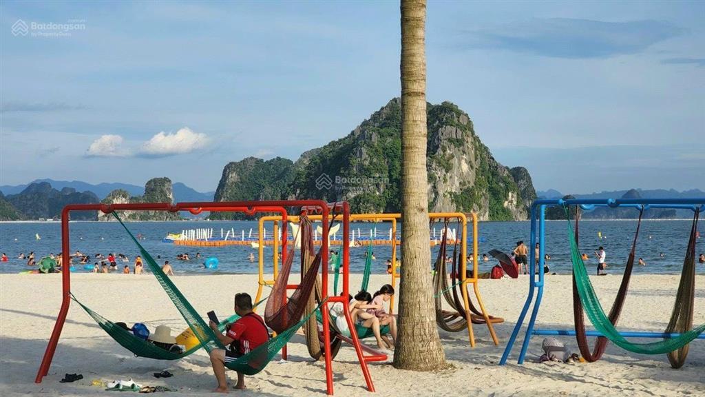 Lô đất áp góc sát biển đặc khu vân đồn, quảng trường nhạc nước, dt 87,5m2, đông bắc, giá 3,15 tỷ