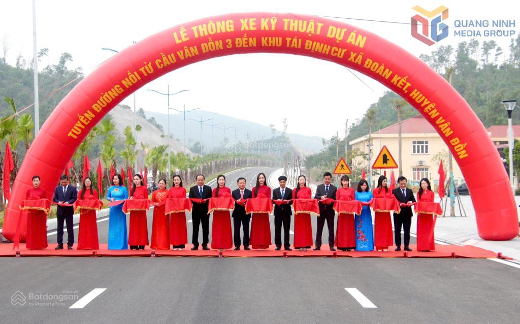 Bán đất mặt hồ tdc đoàn kết, giáp trục đại lộ 42m, cạnh trường học, dt 240m2, đn, giá 14 triệu/m2