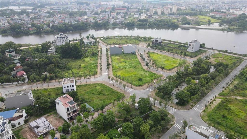 Bán đất view sông nhân tạo, cạnh bệnh viện việt đức cơ sở 2, dt 100m2, đông bắc, giá 46 tr/m2