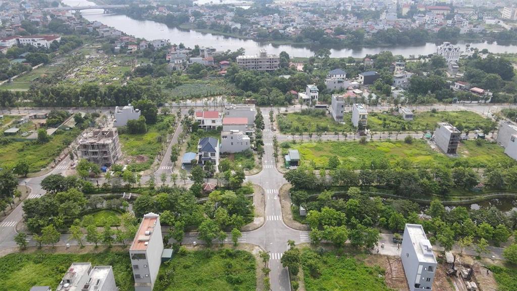 Bán đất view sông nhân tạo, cạnh bệnh viện việt đức cơ sở 2, dt 100m2, đông bắc, giá 46 tr/m2