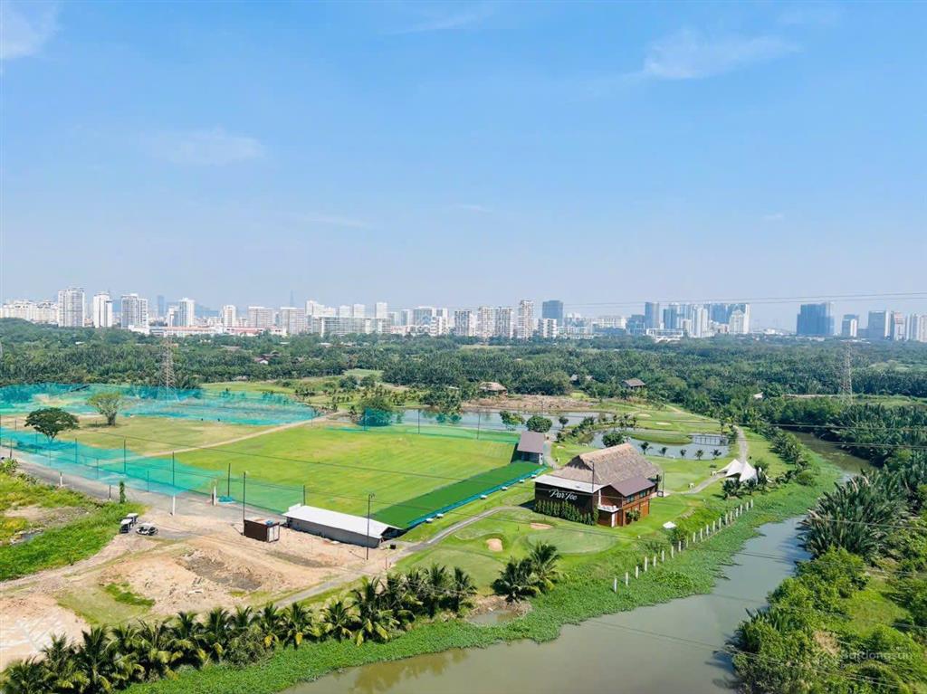 Bán căn 2pn2wc essensia sky, full bếp, full thiết bị vệ sinh, view phú mỹ hưng.  0938 985 ***