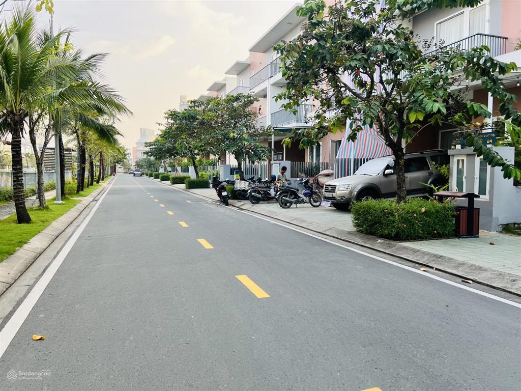 Chính chủ cho thuê căn góc công viên dragon village, 8tr5/tháng nhà thô.  0938 985 ***