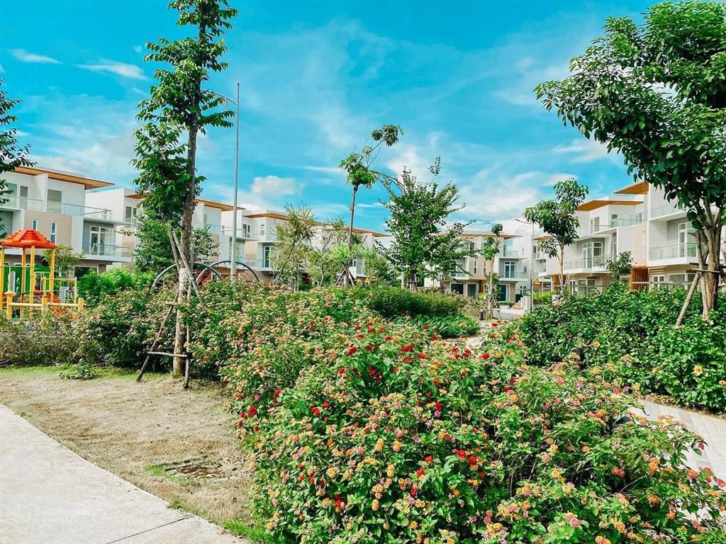 Cho thuê nhà phố dragon village giá 5 triệu.  0938 985 ***