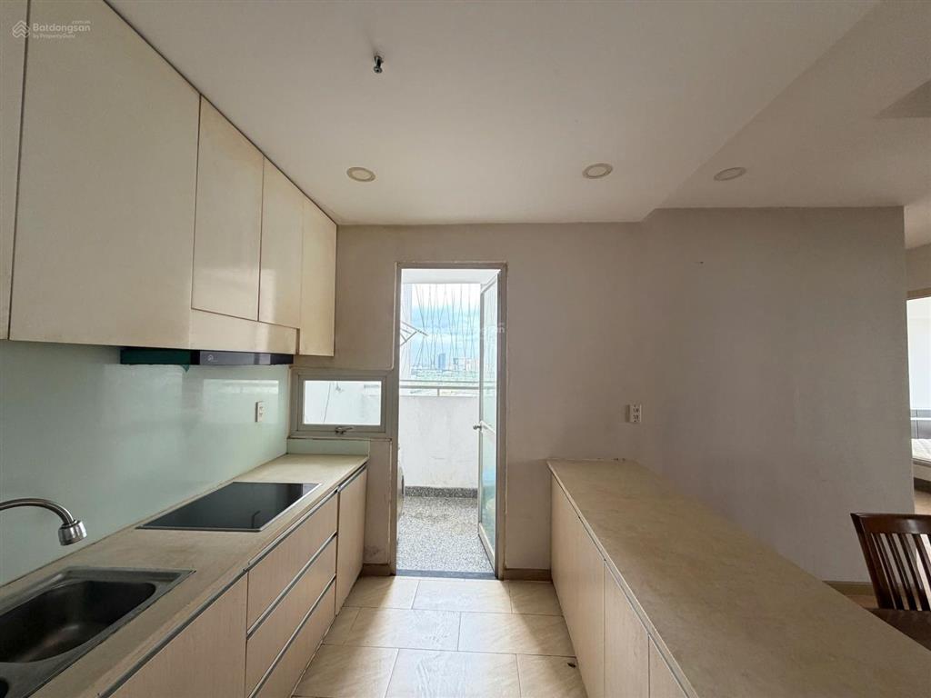 Cho thuê 3pn 2wc 122m² giá 14 triệu ở ngay dragon hill.  0938 985 ***