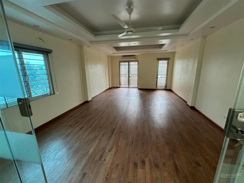 Chính chủ cho thuê nhà 5 tầng, mặt đường tố hữu, đỗ được nhiều ô tô, thuận tiện kinh doanh lâu dài