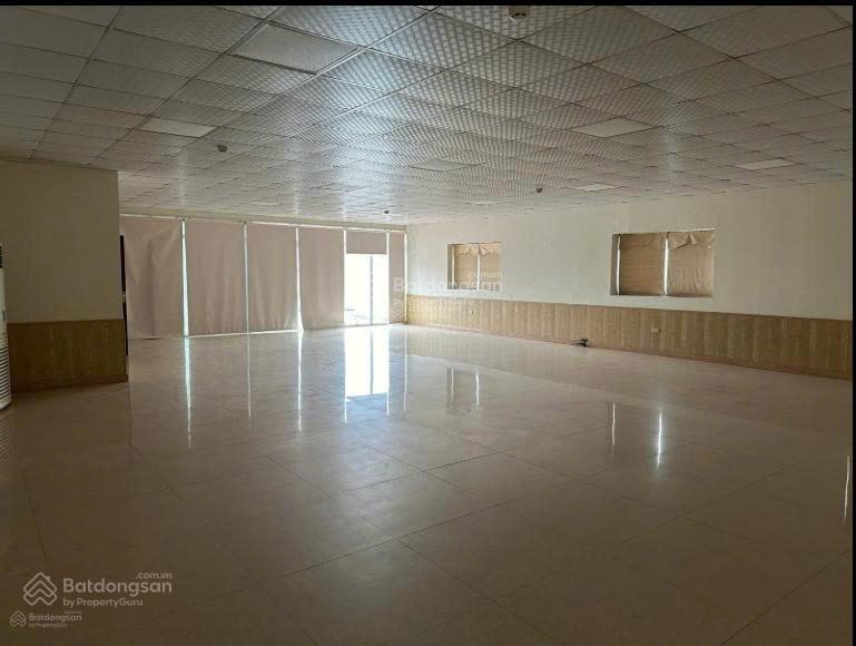 Cần cho thuê tòa nhà phố căn góc 2 mặt tiền phố lạc long quân view hồ tây, hà nội.