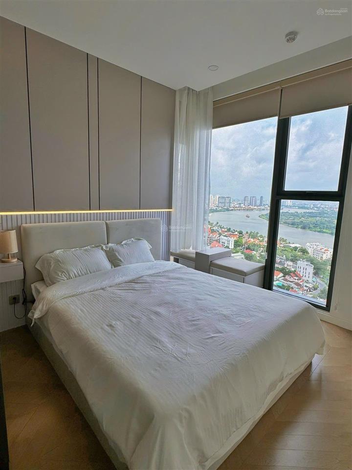 Trống sẵn căn 3pn lumiere riverside full nội thất đẹp cần cho thuê 50tr/tháng. sẵn pass xem nhà