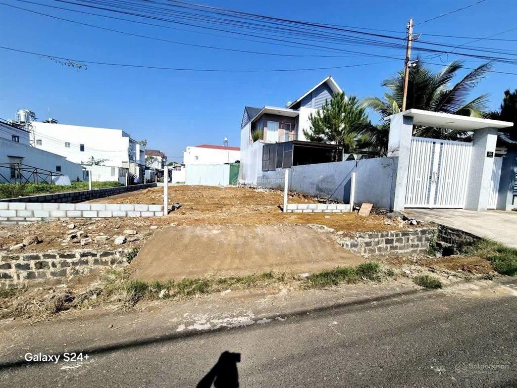 Đất đẹp trung tâm bảo lộc lô góc 2 mặt tiền nhựa 313m2 có 197m2 đất đô thị thích hợp làm nhà ạ