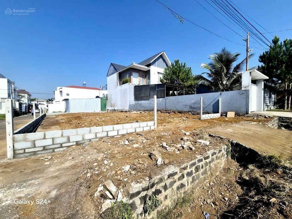 Đất đẹp trung tâm bảo lộc lô góc 2 mặt tiền nhựa 313m2 có 197m2 đất đô thị thích hợp làm nhà ạ