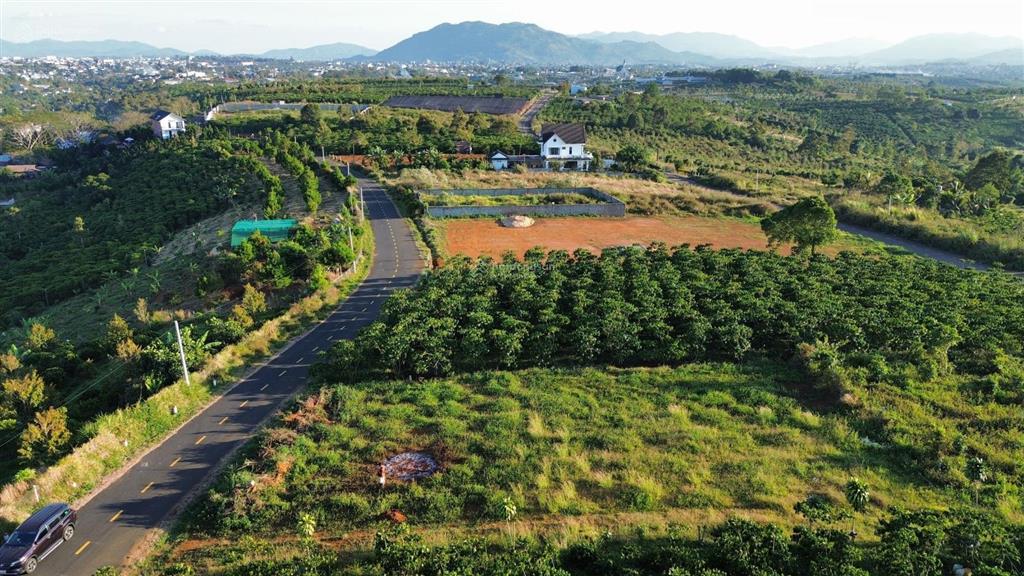 Bán đất bảo lộc 511m2 sẵn 228m2 thổ cư phường 2, thành phố bảo lộc 2tỷ950 view đẹp toàn cảnh