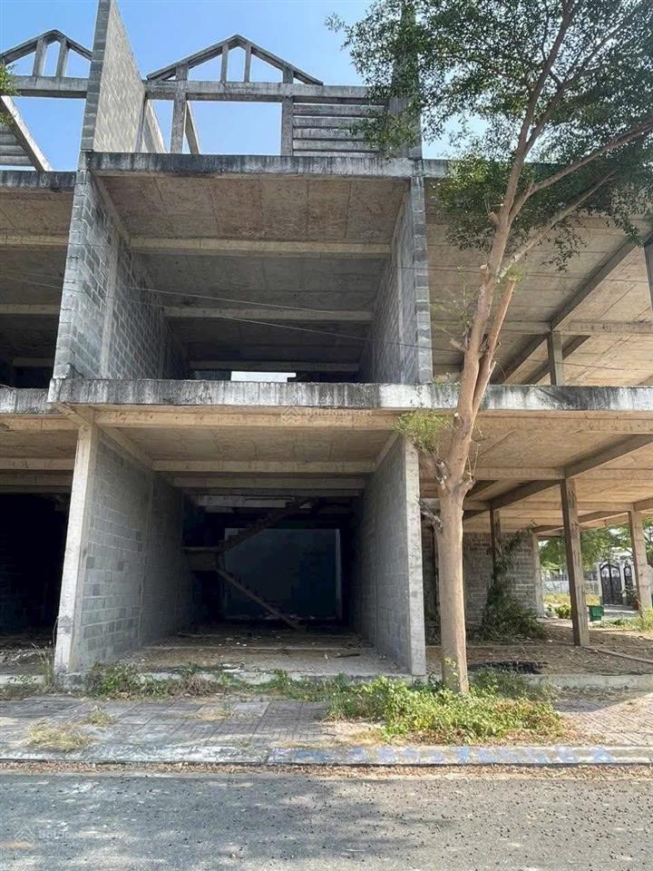 Cần bán nhà xây thô 1 trệt 2 lầu khu tây 3/2 hodeco, p11, tp. vũng tàu, nay thuộc tp hcm