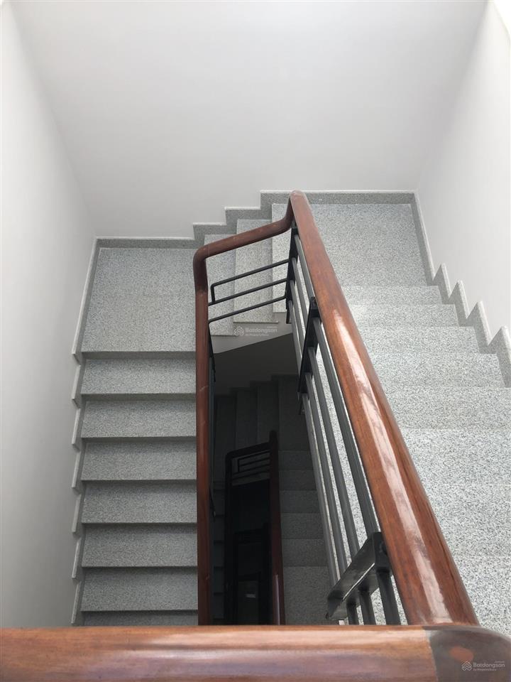 Bán gấp nhà riêng ở quận 1, nhà có đầy đủ nội thất đang cho thuê