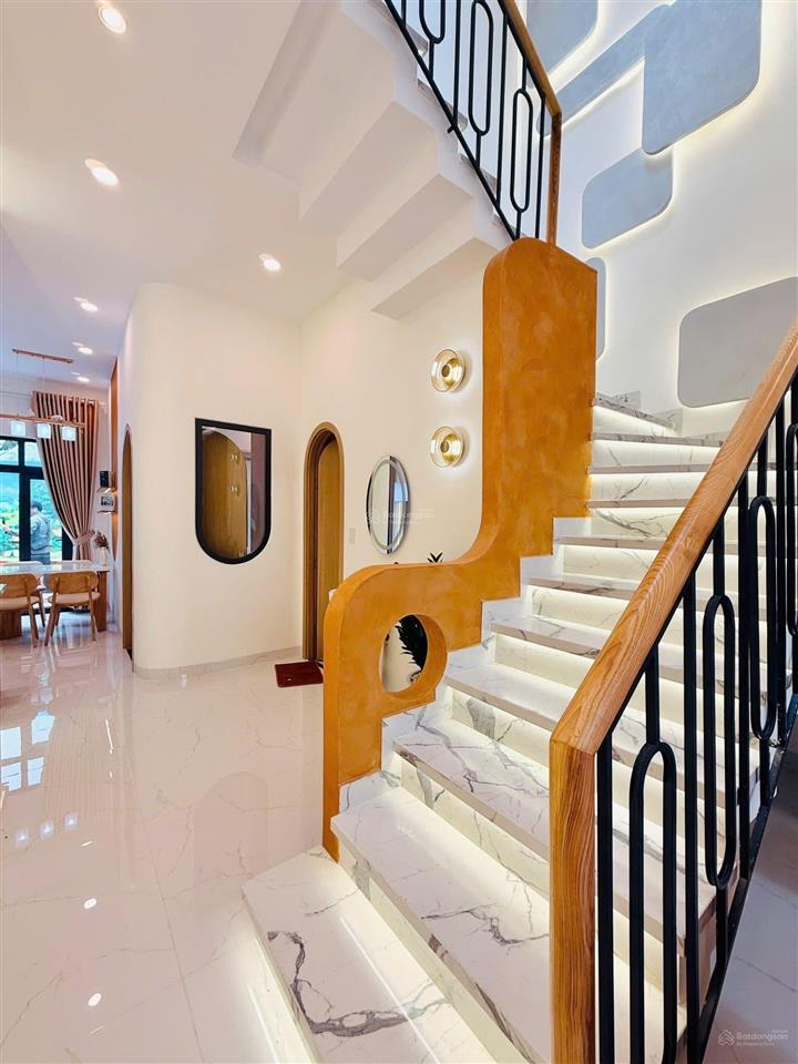 Biệt thự mini sân vườn  ở là mê