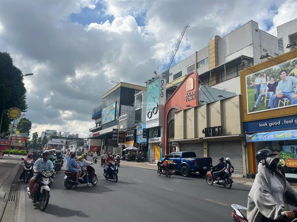 Cho thuê nhà góc 2mt 251 võ văn ngân, tp thủ đức