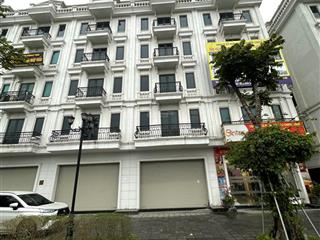 Louis đại mỗ cần bán có sổ đỏ làm chính chủ không qua trung gian ạ lô góc 27,5 tỷ.  0963 689 ***