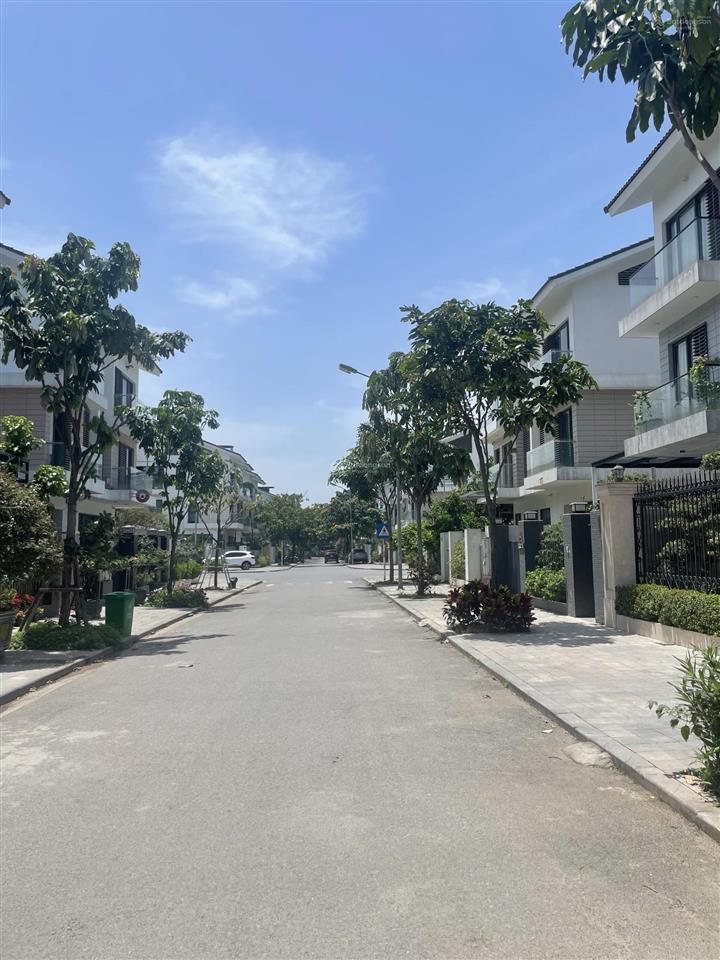 Bán gấp căn biệt thự an vượng giá 36 tỷ view nội khu rẻ nhất thị trường 180m2 .  0963 689 ***