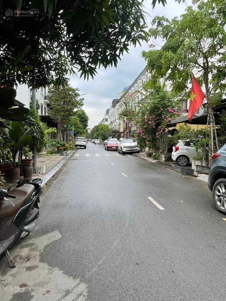 Bán gấp liền kề góc la casta văn phú hai mặt nhinh 22 tỷ.  0963 689 ***