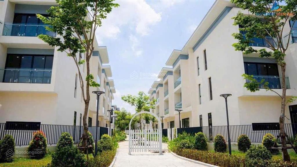 Bán gấp biệt thự an quý 198m giá 38 tỷ rẻ nhất thị trường mặt sau có vườn hoa.  0963 689 ***