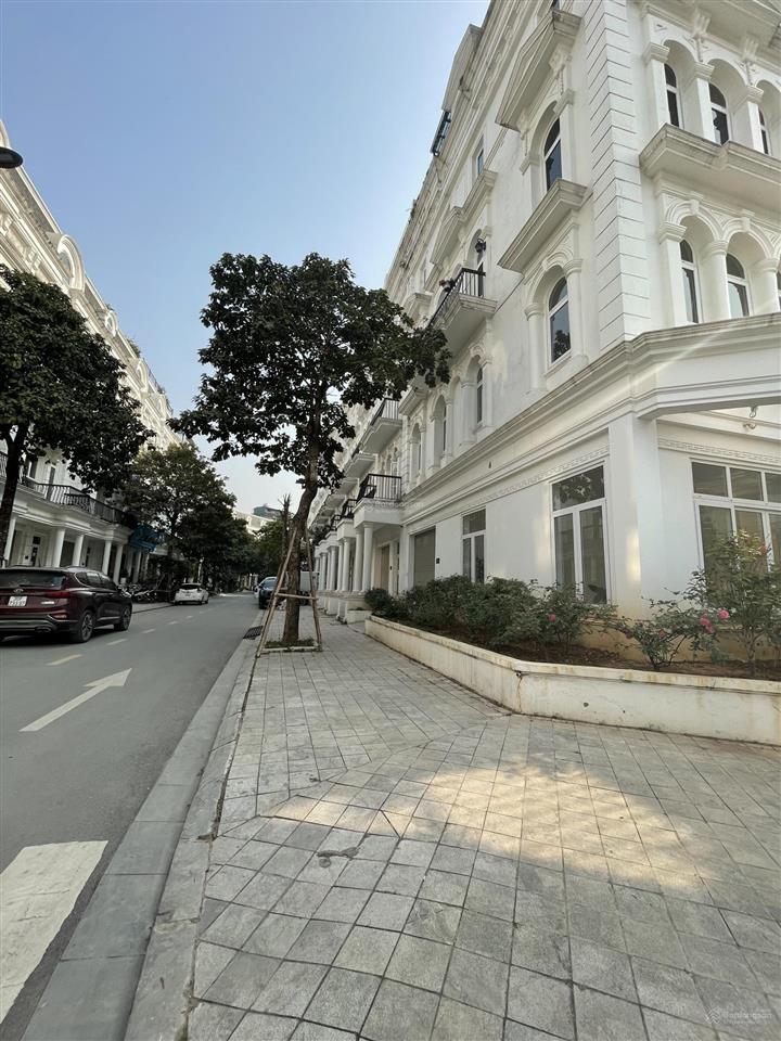Bán gấp liền kề hoàn thiện thang máy 96m2 louis city đại mỗ bán nhanh có sổ 24,5 tỷ.  0963 689 ***