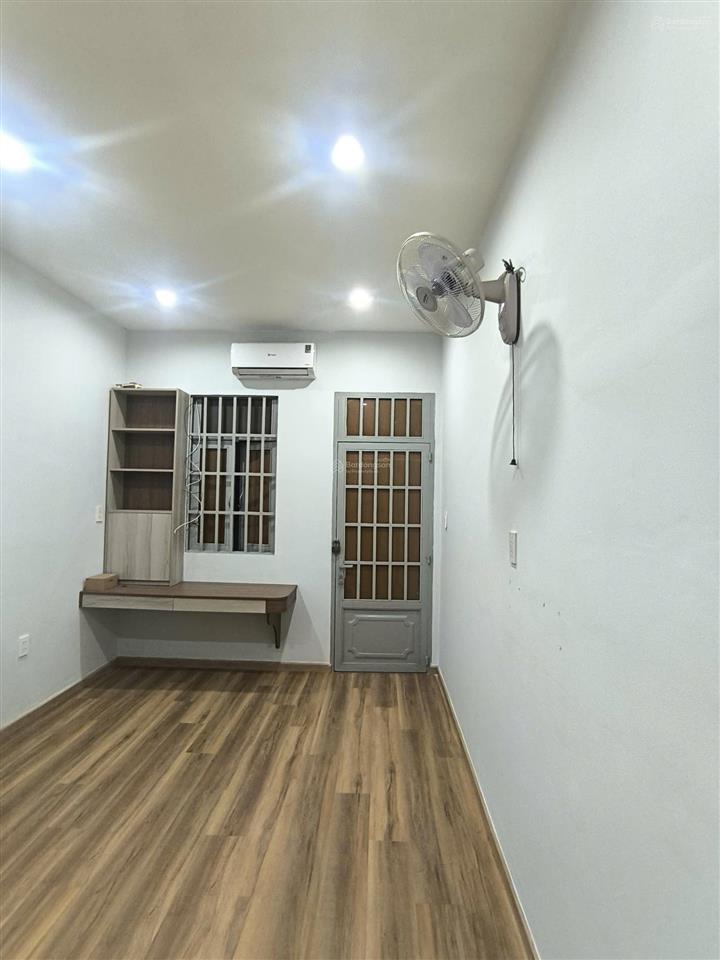 Chính chủ cho thuê nhà nguyên căn 1 trệt 1 lầu, đầy đủ nội thất cơ bản, giá 9 triệu