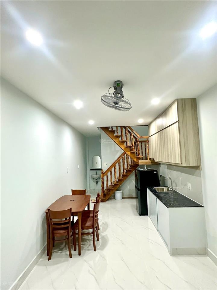 Chính chủ cho thuê nhà nguyên căn 1 trệt 1 lầu, đầy đủ nội thất cơ bản, giá 9 triệu