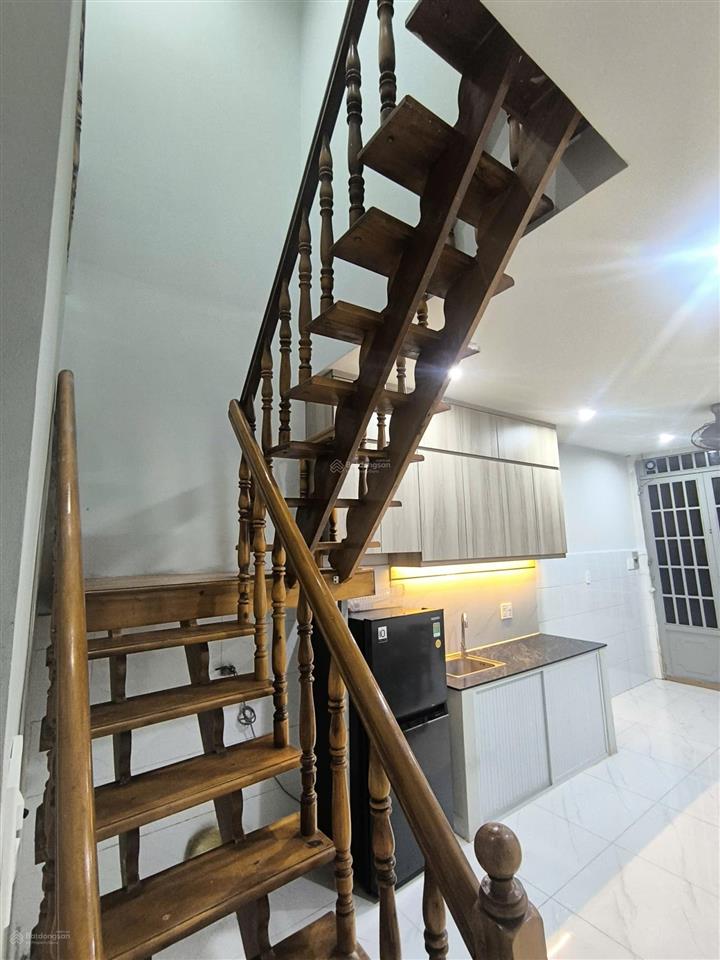 Chính chủ cho thuê nhà nguyên căn 1 trệt 1 lầu, đầy đủ nội thất cơ bản, giá 9 triệu