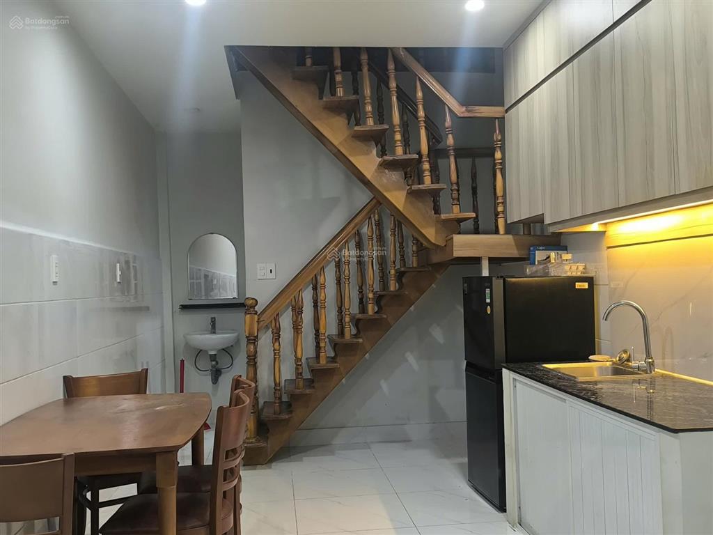 Chính chủ cho thuê nhà nguyên căn 1 trệt 1 lầu, đầy đủ nội thất cơ bản, giá 9 triệu