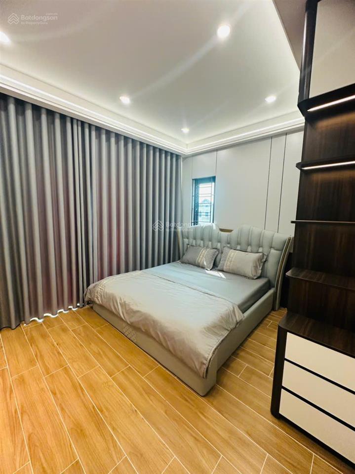 Bán nhà mới xây 4 tầng mặt đường quỳnh hoàng ngay gần bể bơi tặng full nội thất, ghế massage