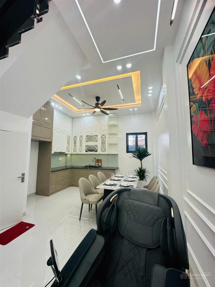 Bán nhà mới xây 4 tầng mặt đường quỳnh hoàng ngay gần bể bơi tặng full nội thất, ghế massage