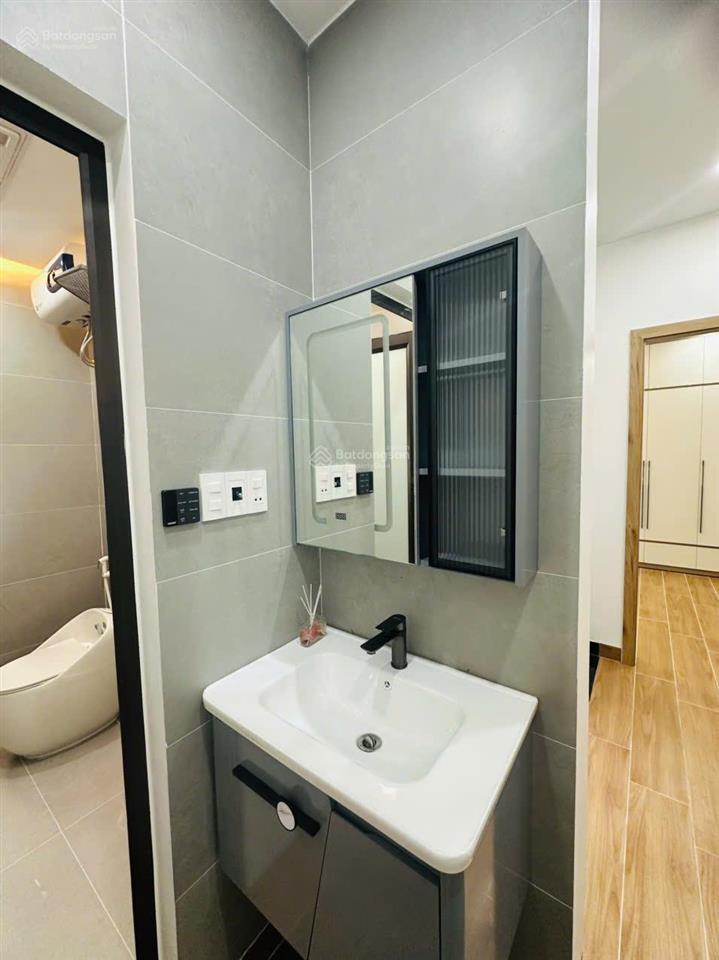Bán nhà mới xây 4 tầng mặt đường quỳnh hoàng ngay gần bể bơi tặng full nội thất, ghế massage