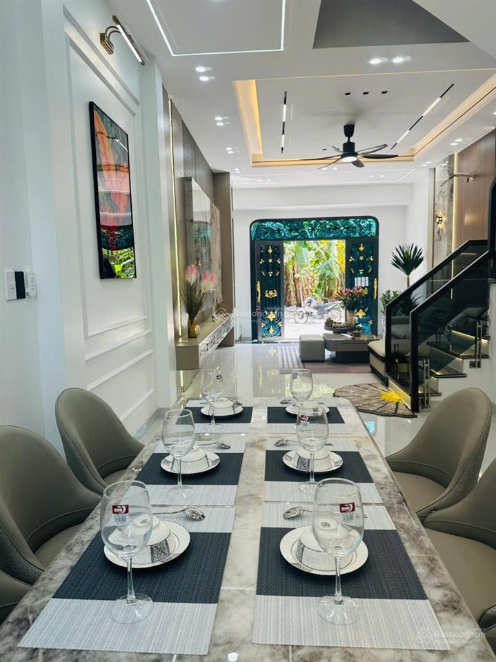 Bán nhà mới xây 4 tầng mặt đường quỳnh hoàng ngay gần bể bơi tặng full nội thất, ghế massage