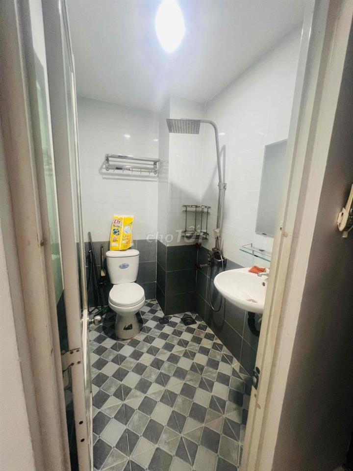 Phòng lầu 2 cho thuê gần bến xe An sương, chợ cây Me