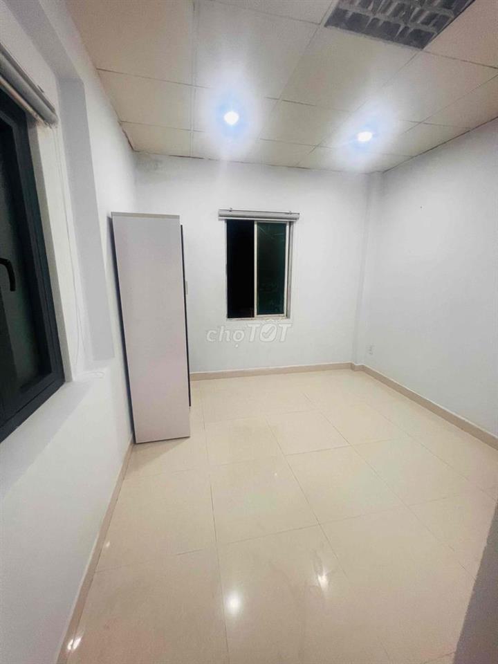 Phòng lầu 2 cho thuê gần bến xe An sương, chợ cây Me