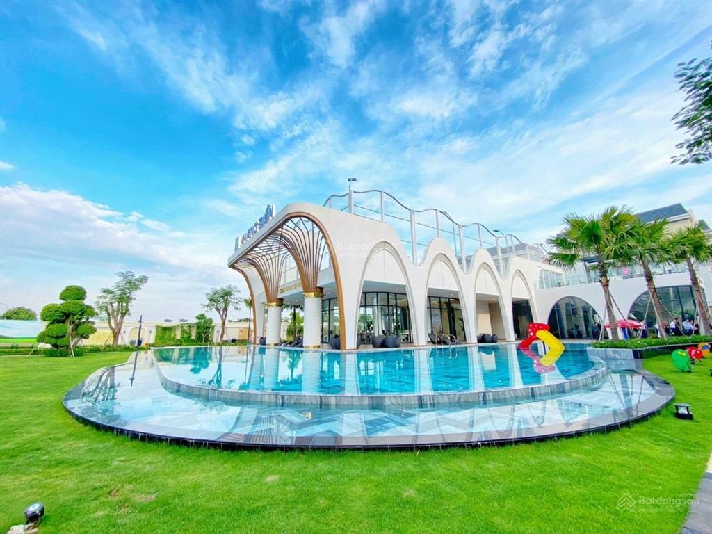 Bán nhà sân vườn the classia, đối diện công viên
